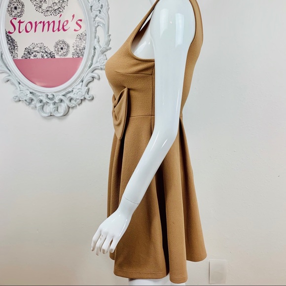 Millibon / Tan Sleeveless Textured  Bow Front - Picture 4 of 7